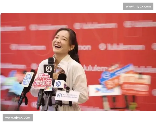 贾玲高马尾造型惊艳上海!运动风穿搭展现紧致线条 贾玲高马尾造型惊艳上海!运动风穿搭展现紧致线条