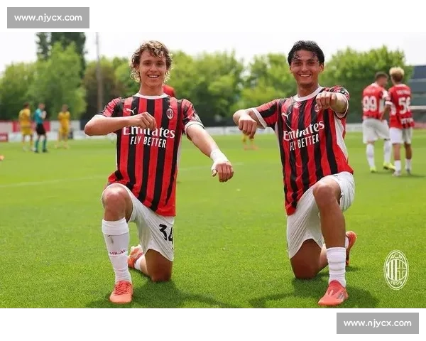 米兰 17 岁中场新星科莫托租借斯佩齐亚 今日体检开启练级之路 米兰 17 岁中场新星科莫托租借斯佩齐亚 今日体检开启练级之路